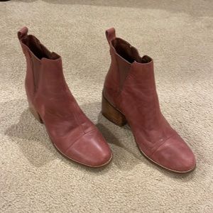 Deep color red/1”heel Tom’s boots size 8 excellent condition